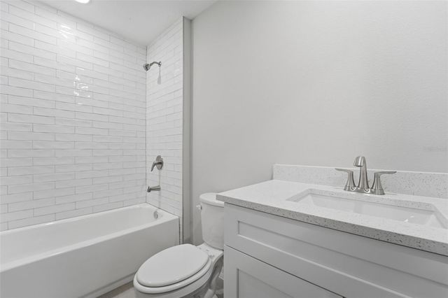 2107 SUANEE AVENUE, Eustis, FL 32726