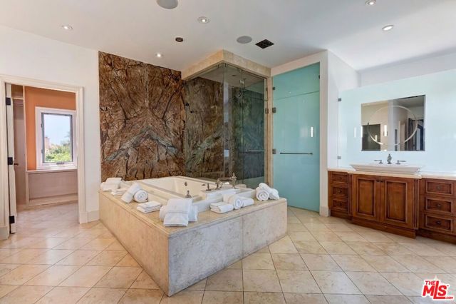 209 S Anita Avenue, Los Angeles, CA 90049