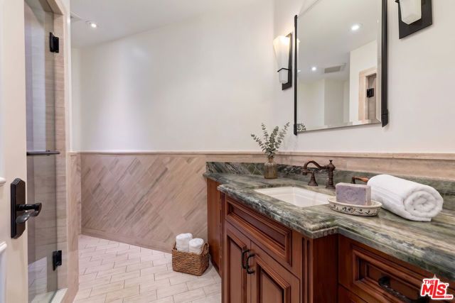 209 S Anita Avenue, Los Angeles, CA 90049