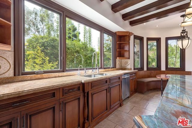 209 S Anita Avenue, Los Angeles, CA 90049