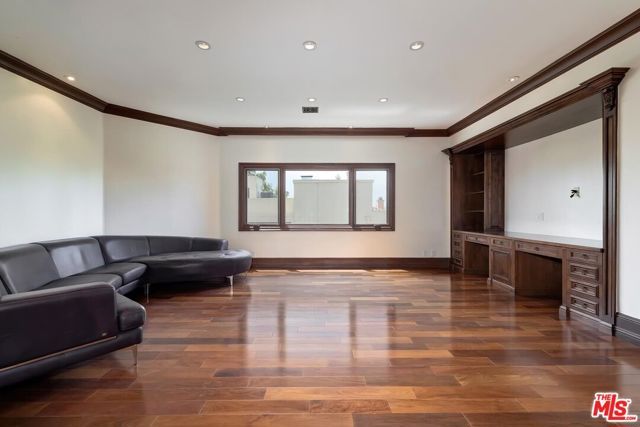 209 S Anita Avenue, Los Angeles, CA 90049