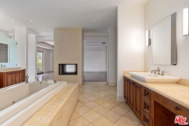 209 S Anita Avenue, Los Angeles, CA 90049