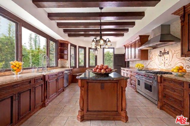 209 S Anita Avenue, Los Angeles, CA 90049
