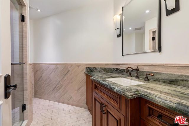 209 S Anita Avenue, Los Angeles, CA 90049