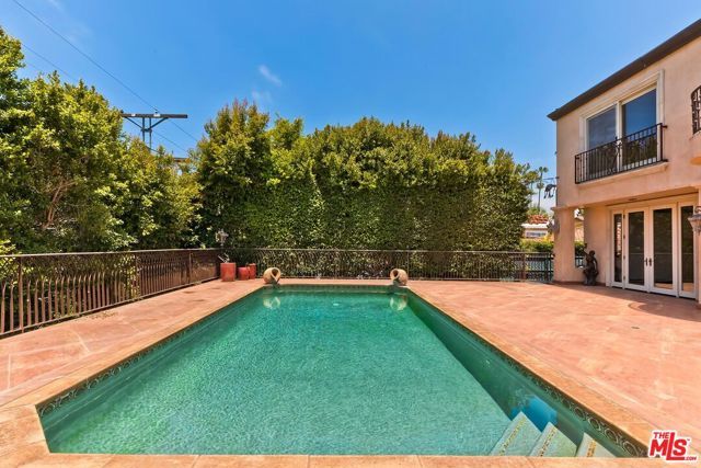 209 S Anita Avenue, Los Angeles, CA 90049