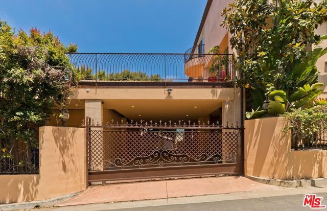 209 S Anita Avenue, Los Angeles, CA 90049