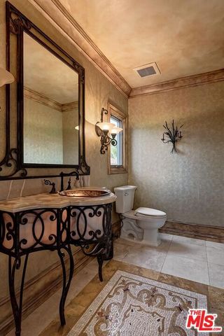 209 S Anita Avenue, Los Angeles, CA 90049