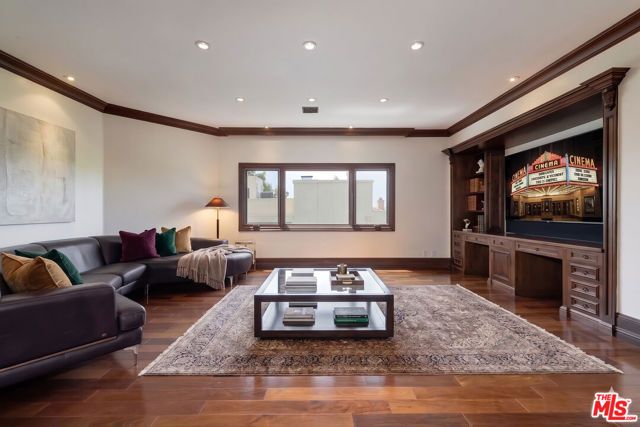 209 S Anita Avenue, Los Angeles, CA 90049
