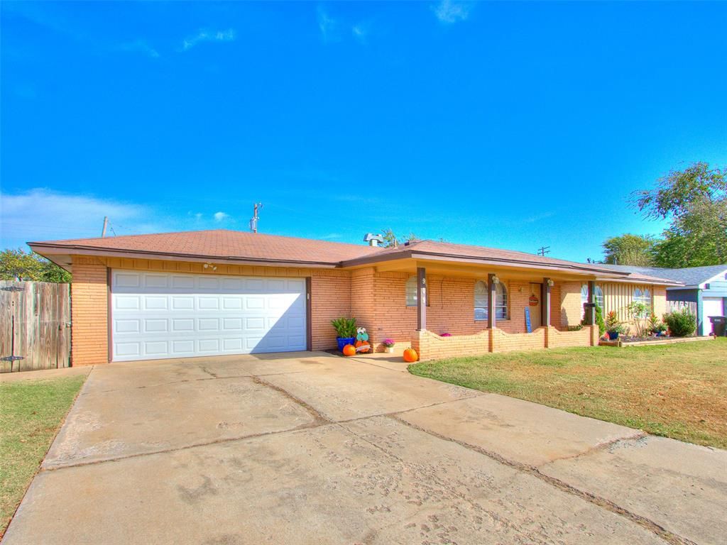 909 SW 5th Street, Moore, OK 73160