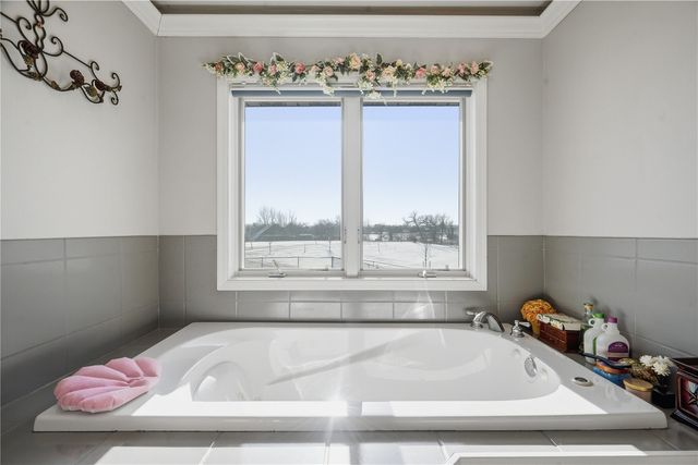 1595 Valentine Circle, Marion, IA 52302