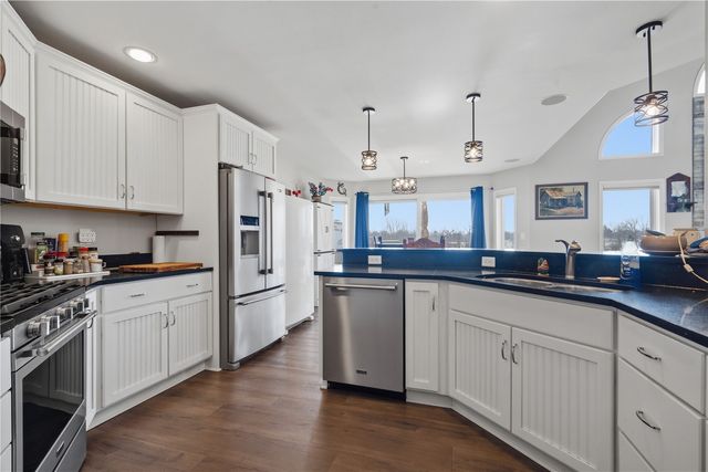 1595 Valentine Circle, Marion, IA 52302