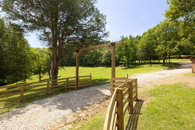 394 Young Hollow Rd, Pulaski, TN 38478