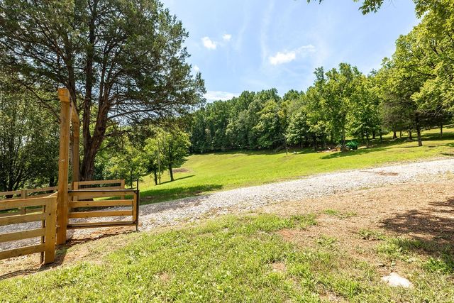 394 Young Hollow Rd, Pulaski, TN 38478