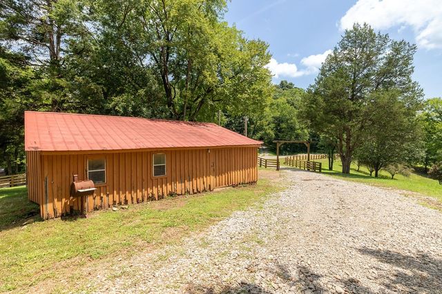394 Young Hollow Rd, Pulaski, TN 38478