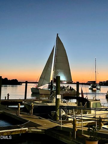 124 Jefferson Street, Beaufort, NC 28516