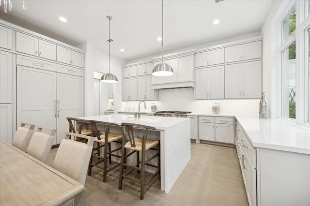 19 Wentworth Gate Path, Houston, TX 77027