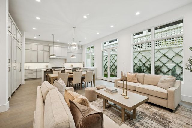 19 Wentworth Gate Path, Houston, TX 77027