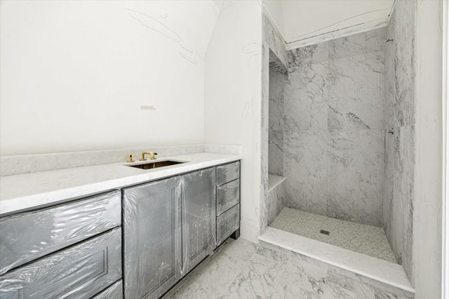 19 Wentworth Gate Path, Houston, TX 77027