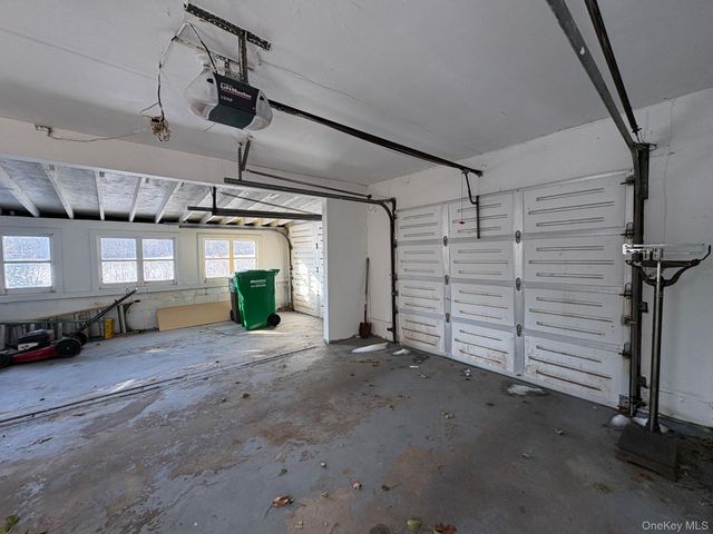 5 Leland Drive, Westhampton, NY 11977