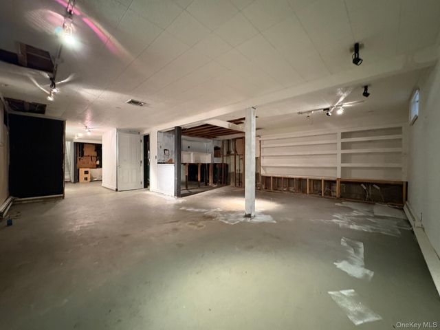 5 Leland Drive, Westhampton, NY 11977