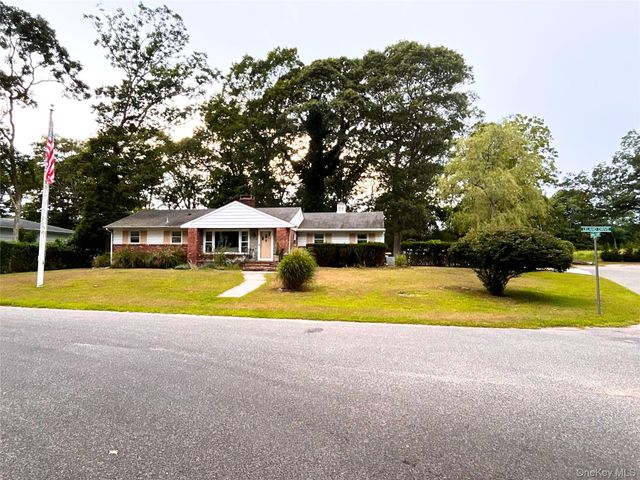 5 Leland Drive, Westhampton, NY 11977