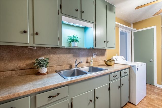 1210 Bernice Dr, Corpus Christi, TX 78412