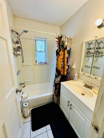 7003 Rivard Avenue, Warren, MI 48091