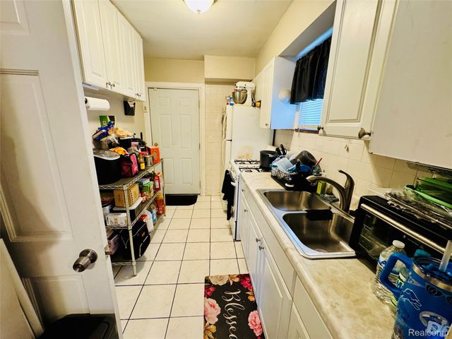 7003 Rivard Avenue, Warren, MI 48091