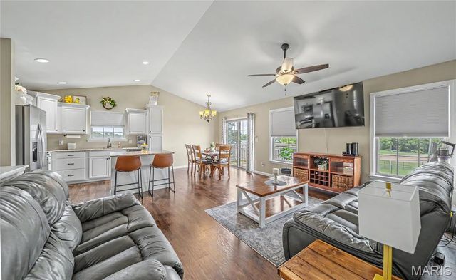 903 Q Avenue, St Clair, MO 63077