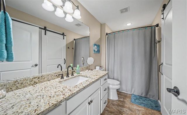 903 Q Avenue, St Clair, MO 63077