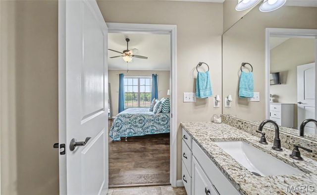 903 Q Avenue, St Clair, MO 63077
