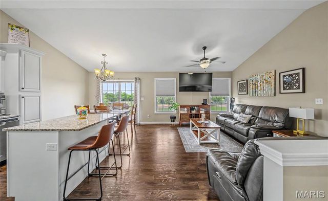 903 Q Avenue, St Clair, MO 63077