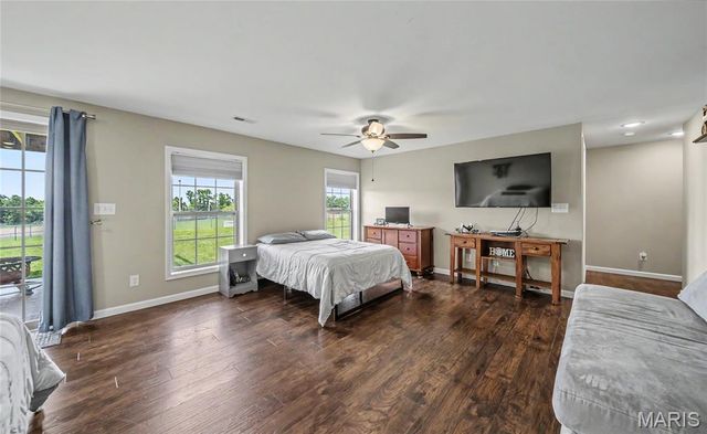 903 Q Avenue, St Clair, MO 63077