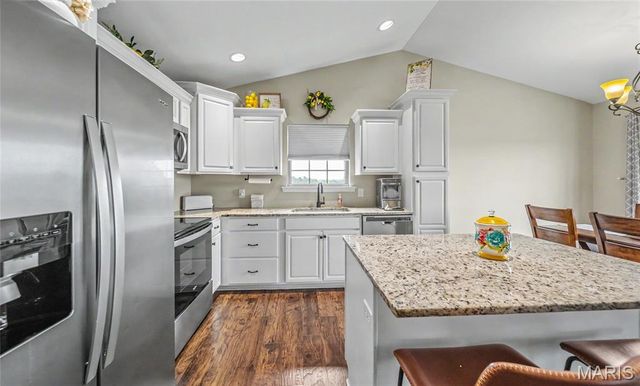 903 Q Avenue, St Clair, MO 63077