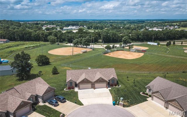 903 Q Avenue, St Clair, MO 63077