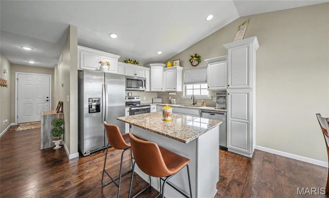 903 Q Avenue, St Clair, MO 63077