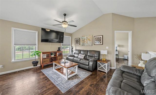 903 Q Avenue, St Clair, MO 63077