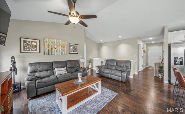 903 Q Avenue, St Clair, MO 63077