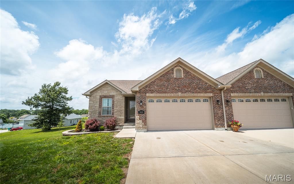 903 Q Avenue, St Clair, MO 63077