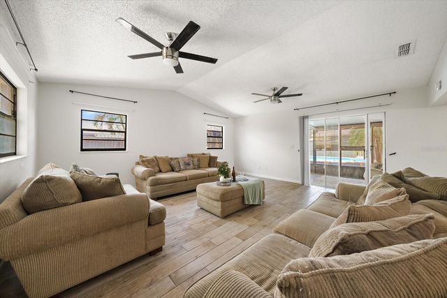 4286 TARPON DRIVE SE, St Petersburg, FL 33705