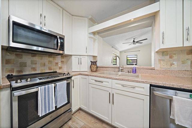 4286 TARPON DRIVE SE, St Petersburg, FL 33705