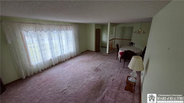 104 Bradwood Road, West Seneca, NY 14224