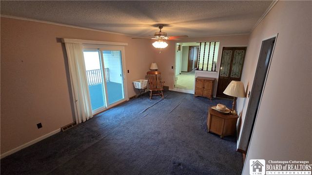 104 Bradwood Road, West Seneca, NY 14224