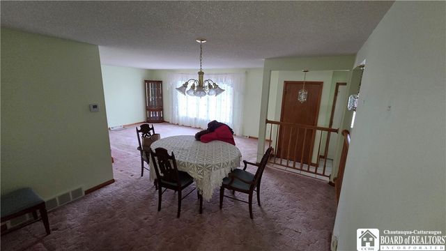 104 Bradwood Road, West Seneca, NY 14224