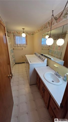 104 Bradwood Road, West Seneca, NY 14224