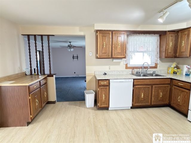 104 Bradwood Road, West Seneca, NY 14224