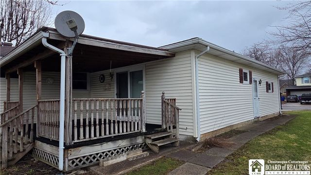 104 Bradwood Road, West Seneca, NY 14224