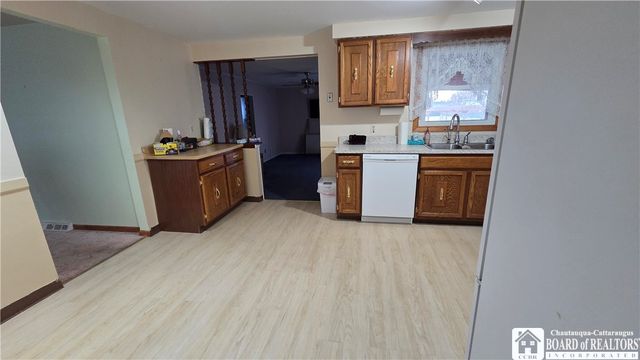 104 Bradwood Road, West Seneca, NY 14224