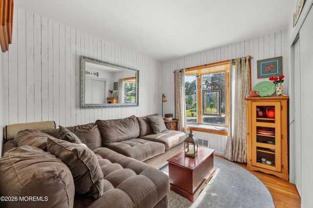 23 Villanova Road, Parlin, NJ 08859