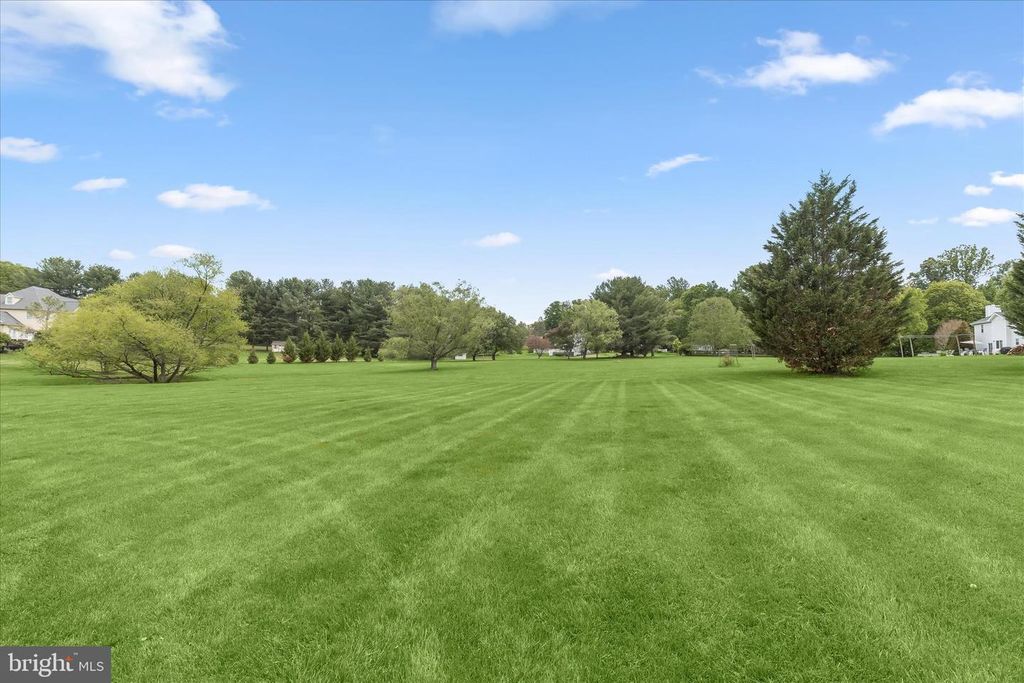 Image 2 of property listing at 2059 CONAN DOYLE WAY, Sykesville, MD 21784